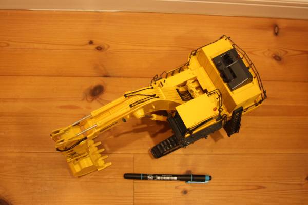 新品！コマツＰＣ２０００－８ミニチュアモデル１／５０_3