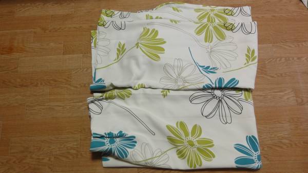 かわいい花柄カーテン 2枚組 ニトリ購入 丈135cm 売買されたオークション情報 Yahooの商品情報をアーカイブ公開 オークファン Aucfan Com