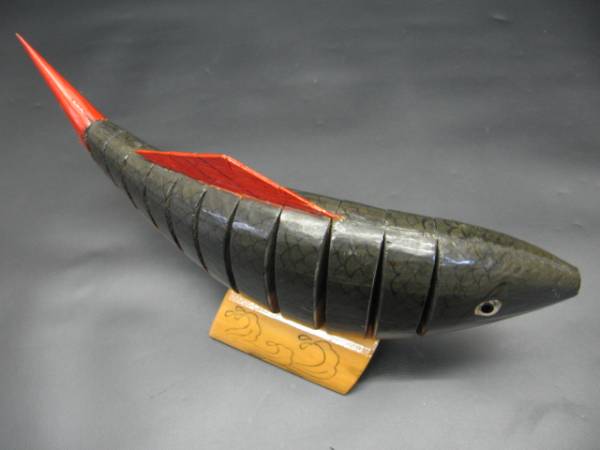 古い木製 木彫魚 動く魚のオブジェ(木工、竹工芸)｜売買された