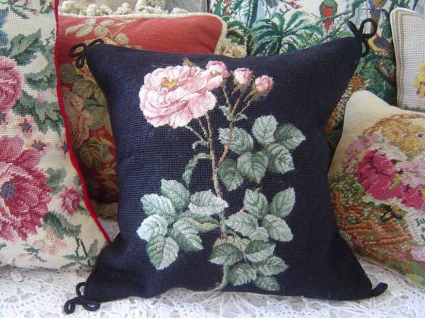 ニードルポイント プチポワン手刺繍 クッションカバー イギリス