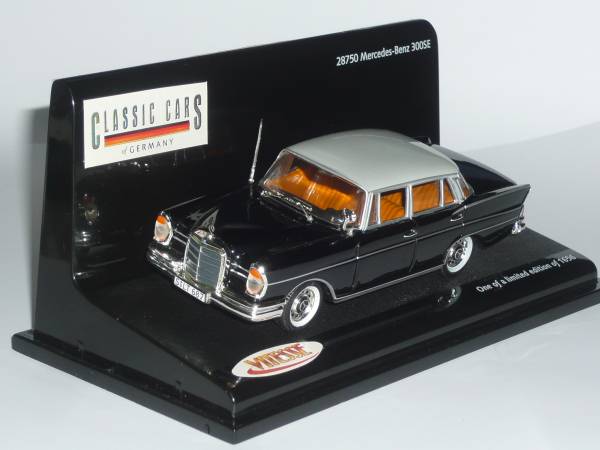 1/43 メルセデス　ベンツ　300SE ブラック