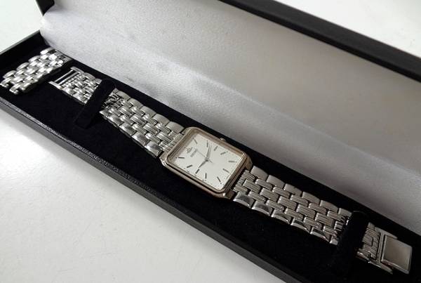 ♪ SEIKO/セイコー V701-5J00 シンプルな腕時計 ♪(セイコー)｜売買 