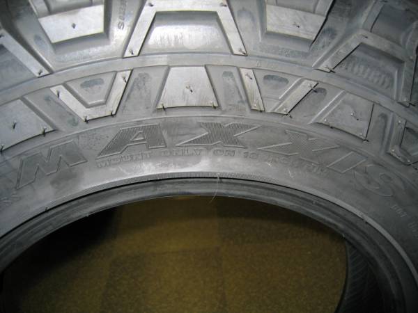 ジムニー用　マキシス クリーピークローラー 700ー16　新品４本