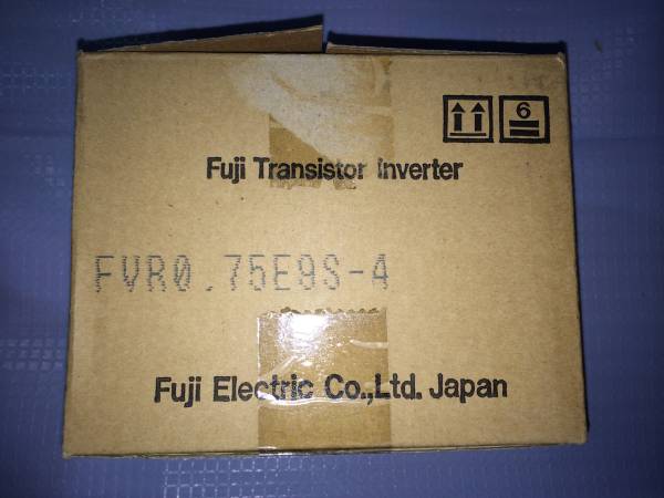 未使用 富士電機 インバーター FVR0.75E9S-4