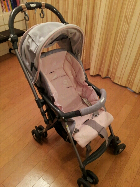 コンビ リッコ 淡いピンクが可愛いベビーカー レインカバー付き A型ベビーカー 売買されたオークション情報 Yahooの商品情報をアーカイブ公開 オークファン Aucfan Com