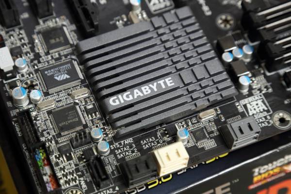 【動作中古品】ギガバイト　Z68X-UD3H-B3 GIGABYTE マザーボード_3