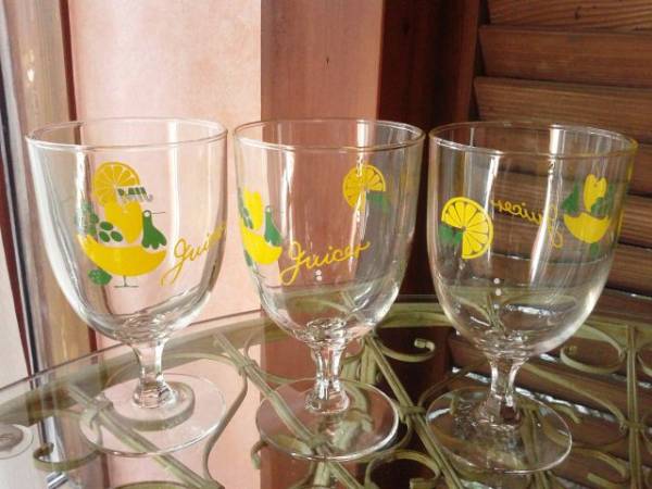 未使用 JIM レトロ ポップ 脚付きグラス ３脚 鳥?可愛い柄です！_2