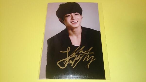 防弾少年団 Bts Jungkook 直筆サイン 写真 ジョングク サイン 売買されたオークション情報 Yahooの商品情報をアーカイブ公開 オークファン Aucfan Com