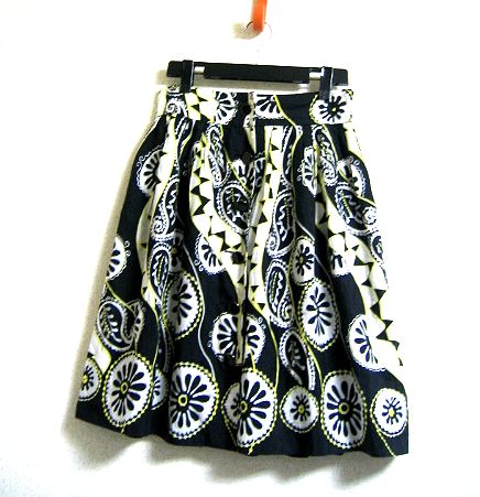 ★DKNY★ダナキャラン★華やかな総柄デザインのフレアスカート★