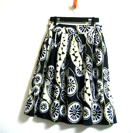 ★DKNY★ダナキャラン★華やかな総柄デザインのフレアスカート★