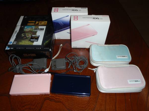 ＠綺麗＠　NINTENDO DS Lite 本体2台 二ノ国ソフト付き