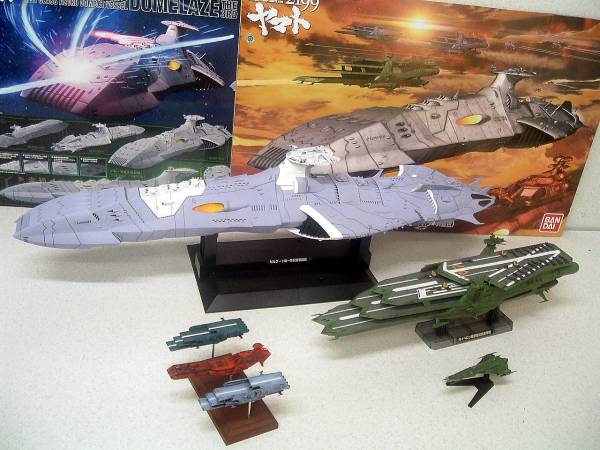 宇宙戦艦ヤマトガミラスドメラーズ艦隊 1/1000とメカコレ 完成品1/1000 〈ドメラーズⅢ世〉ガミラス空母とメカコレ3個付(宇宙