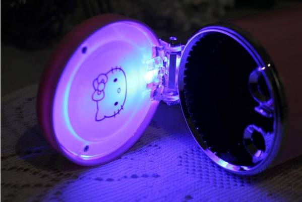 ハローキティ サンリオ 車用/カー用 LED灰皿 アッシュトレー(ハロー
