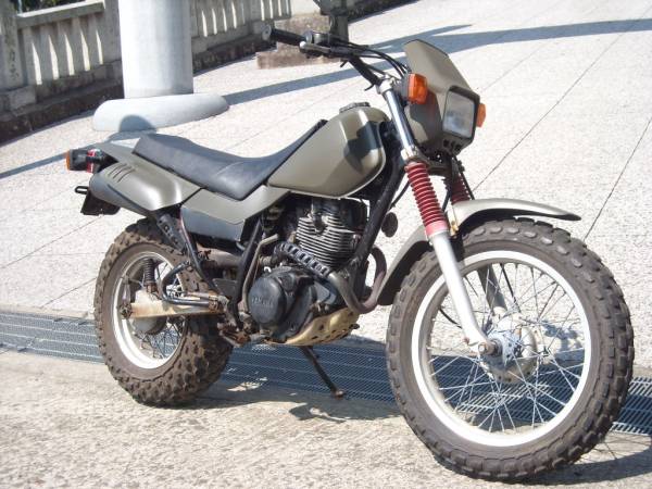 TW200 ミリタリー偵察用仕様 実働レストアベース OD隊純正色の入札履歴