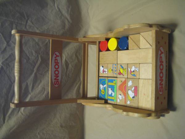 レトロかわいい スヌーピーの木製手押し車 積み木入り 手押し車 カタカタ 売買されたオークション情報 Yahooの商品情報をアーカイブ公開 オークファン Aucfan Com