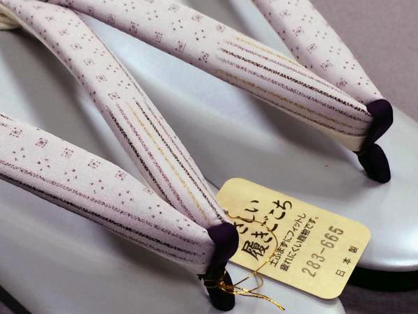 新作入荷！春一番　ウレタン草履（薄グレー台／紬風・薄紫）