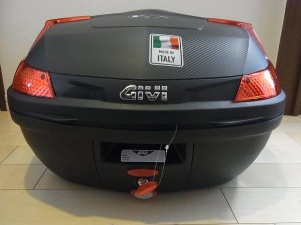 GIVIハードケースB４７NMLバックレスト付