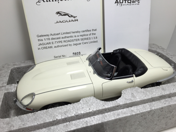 Aa 1/18 ジャガー Eタイプ シリーズ1 3.8 ロードスター クリーム