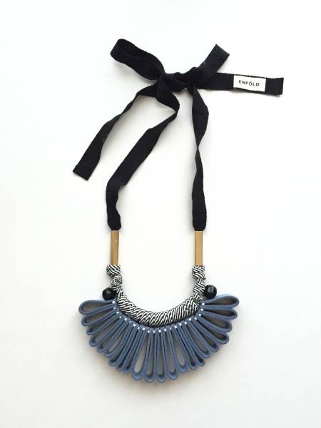 ENFOLD エンフォルド フェルトリボン ネックレス ブルー
