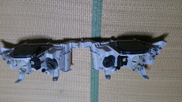 トヨタ bB NCP30HIDヘッドライト左右 KOITO52-119バラスト付き(ヘッド 