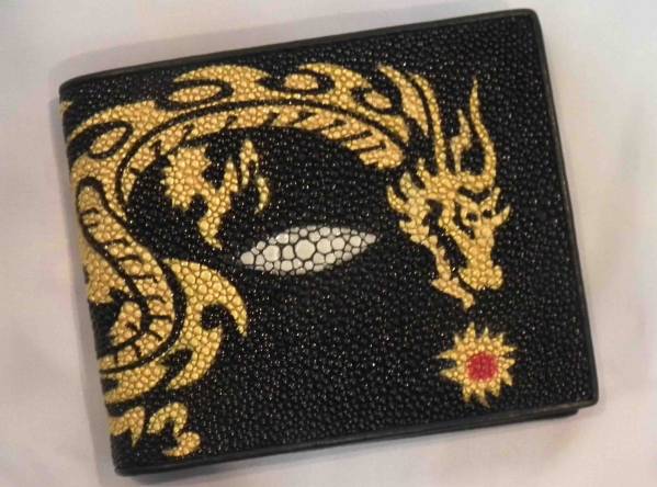 即決！ ROTA製品 スティングレイ 二つ折り財布 龍柄 エイ革 新品