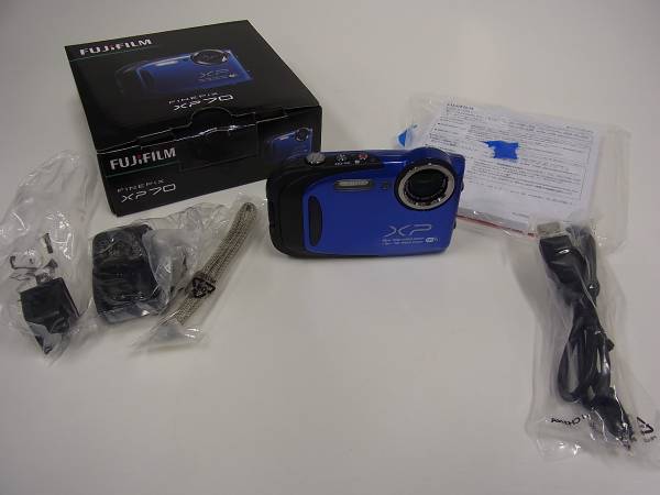 ★デジタル防水カメラ 【FUJIFILM FINEPIX XP70】 新品未使用 a6
