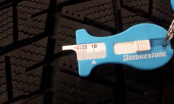 サーフ純正アルミ＆ブリザックＤＭ－Ｖ1スタッドレス4本