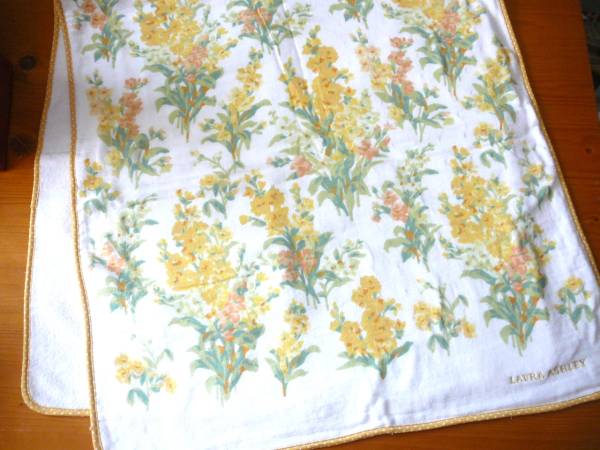ローラアシュレイバスタオルお花柄ロゴ刺繍イエロートリミング