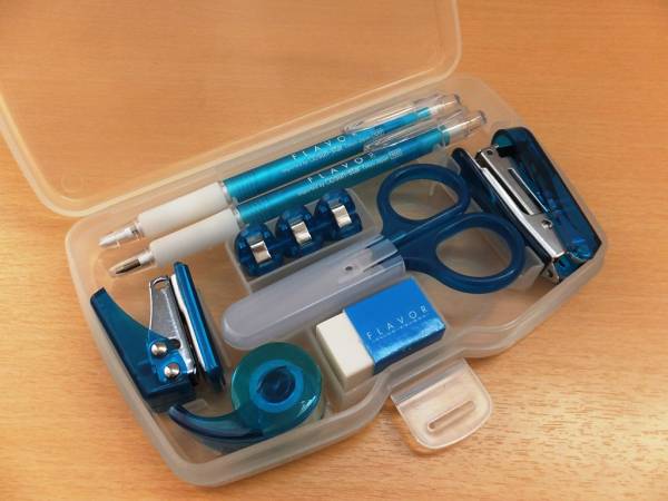 Flavor ステーショナリーセット ミニ文房具セット ペン ハサミ等 その他 売買されたオークション情報 Yahooの商品情報をアーカイブ公開 オークファン Aucfan Com