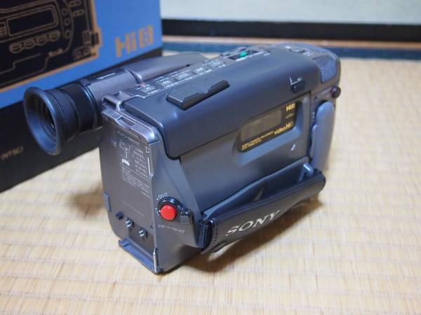 Sony Hi8ビデオカメラCCD-TR900 通電確認済み