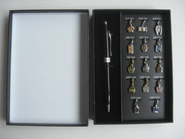 トヨタクラウン歴代エンブレム付ボールペン（非売品）