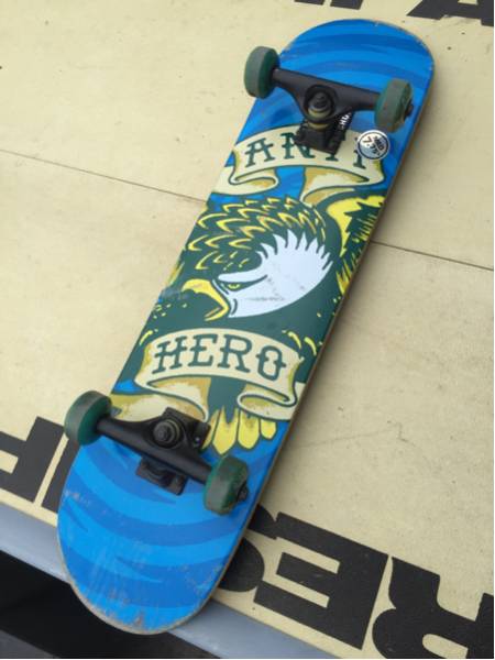 スケボー 中古 デッキ AntiHero アンチヒーロー anchor トラック(完成