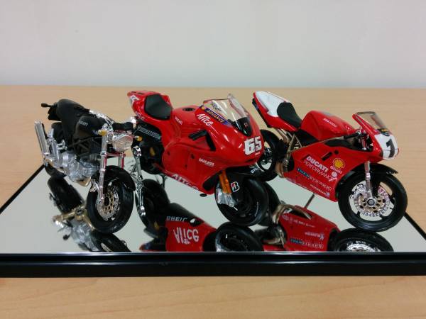 Ducati Desmosedici／Monster／996 セット 1/18 Maisto_1