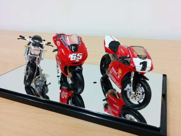 Ducati Desmosedici／Monster／996 セット 1/18 Maisto_2