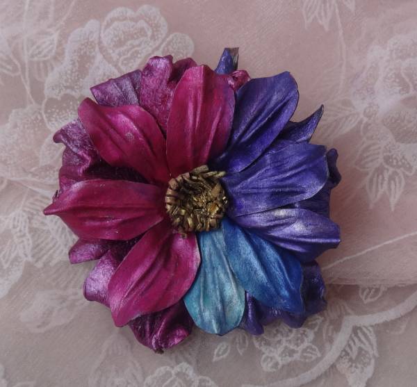 ★手作り♪グラデーションがお洒落な革のコサージュ_1