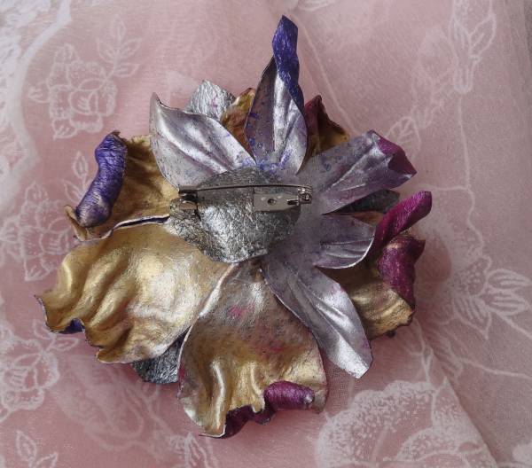 ★手作り♪グラデーションがお洒落な革のコサージュ_2