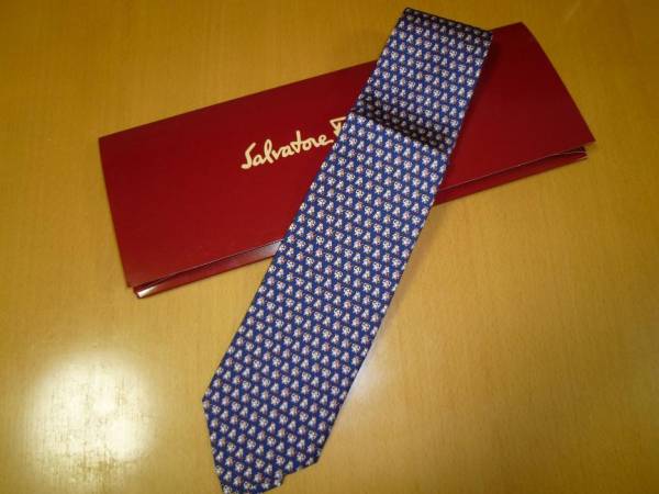 ★サルヴァトーレ・フェラガモ★ネクタイ未使用品②