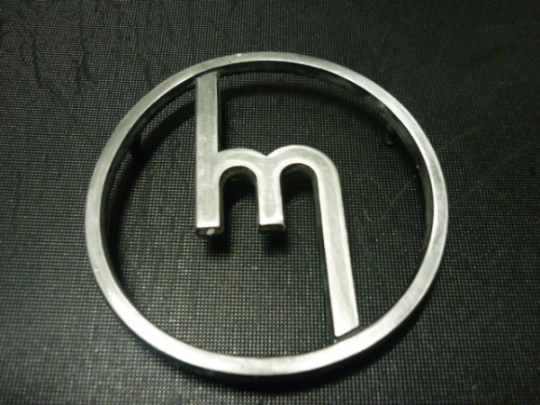 旧車 マツダ ｒ３６０クーペ フロントエンブレム ｍマーク マツダ 売買されたオークション情報 Yahooの商品情報をアーカイブ公開 オークファン Aucfan Com