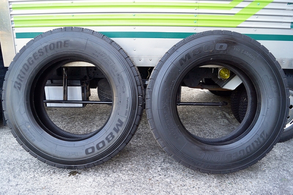 未使用！14年製！ BRIDGESTONE M800 245/70R19.5 2本