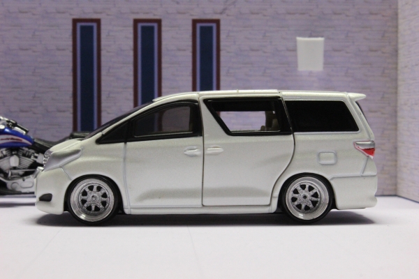 トミカ改 トヨタ アルファード Vipカスタム 自作改造品 乗用車 売買されたオークション情報 Yahooの商品情報をアーカイブ公開 オークファン Aucfan Com