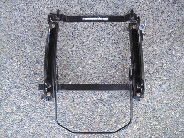 POLO　9N　GTI　レカロ　RS-G用　シートレール　右　中古