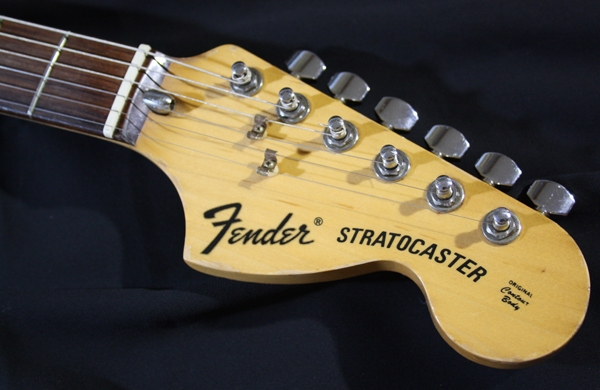 FENDER Japan ストラトST-72 (UP GRADE)ハードケース付 FENDER Japan ストラトST-72 (UP GRADE)ハードケース付 【公式通販】