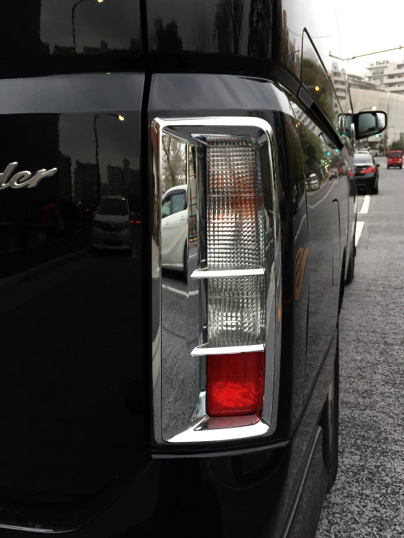 エルグランドe51 前期ライダー 右メッキロアテールカバー 黒_3