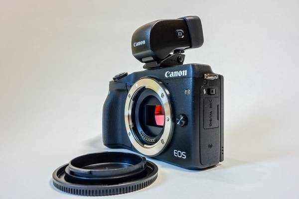 新品同様☆EOS M3EVFキット + レンズアダプター+おまけ付き