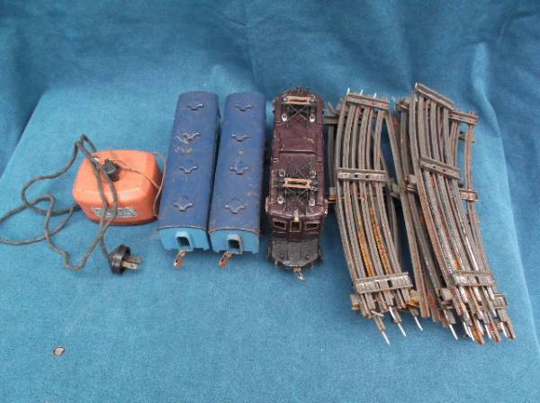 (解体現場)　　　電気機関車　レールつき　　　