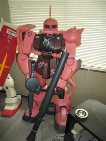 ガンダム シャア専用ザク 1 12模型２体 品 完成品 機動戦士ガンダム 売買されたオークション情報 Yahooの商品情報をアーカイブ公開 オークファン Aucfan Com