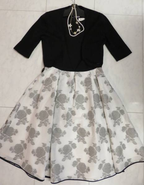 ハロッッズ　Harrods　ボレロ　カーディガン　黒色