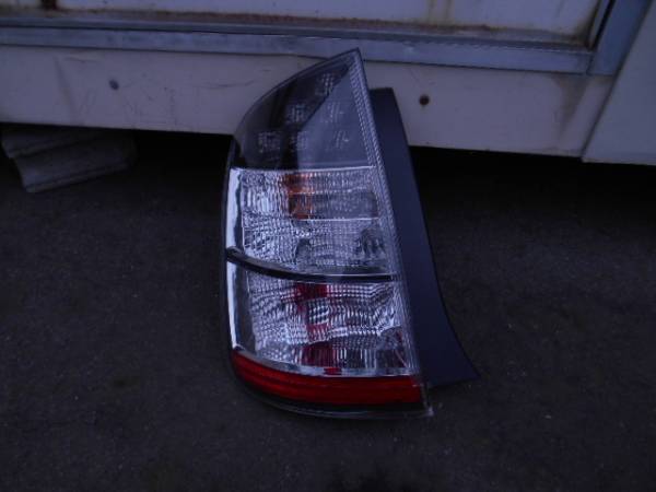 ★NHW20プリウス　純正左テールライト　　中古！