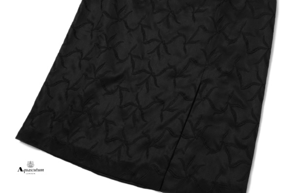 美品★アクアスキュータム★素敵！刺繍スカート★Z264