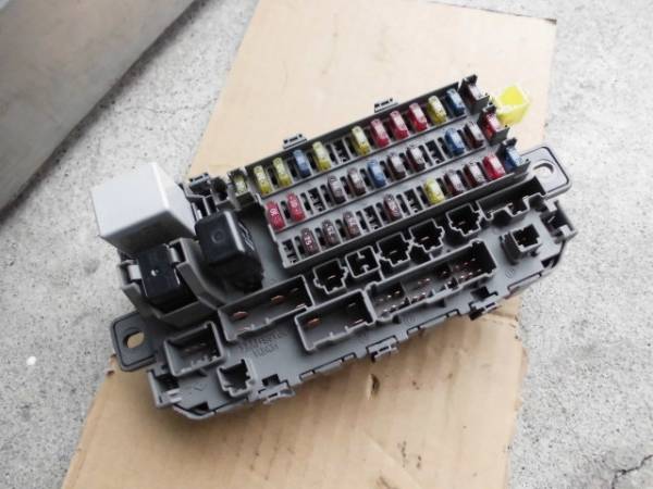 ステップワゴン Rf1 Rf2 純正室内ヒューズボックス ホンダ用 売買されたオークション情報 Yahooの商品情報をアーカイブ公開 オークファン Aucfan Com